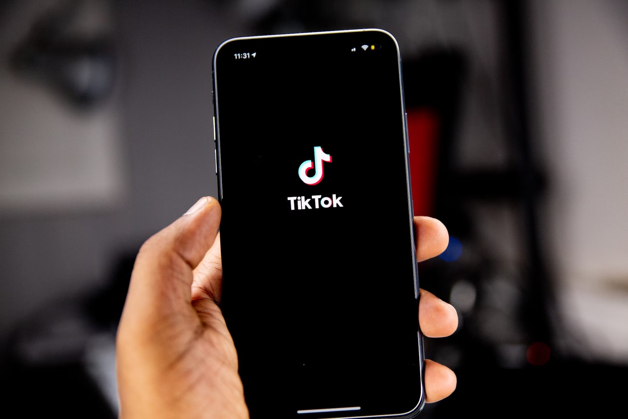 TikTok logo da app em smartphone