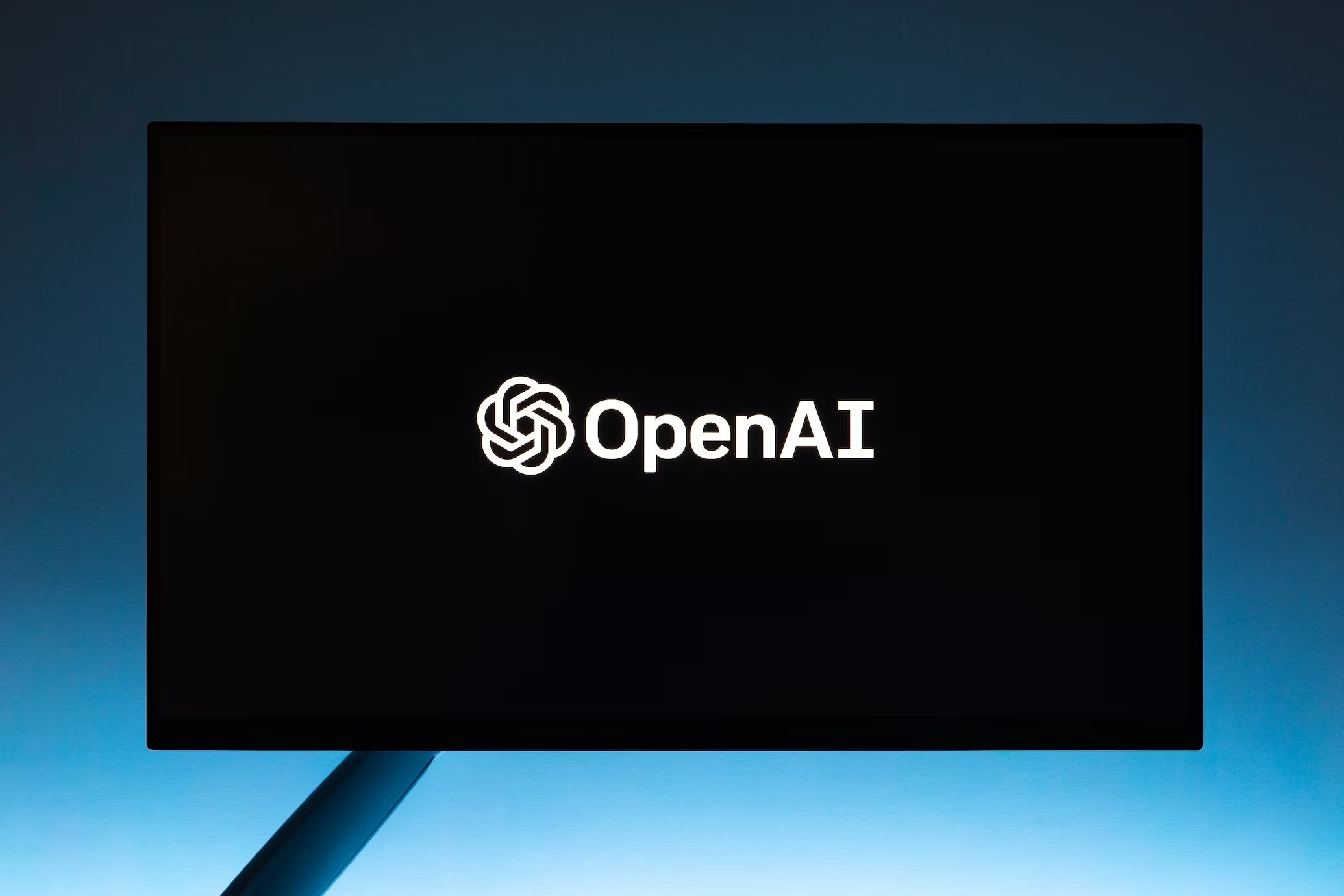 OpenAI em monitor de PC