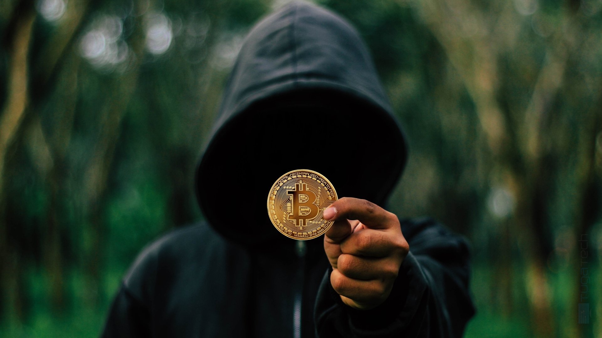 hacker com bitcoin na mão