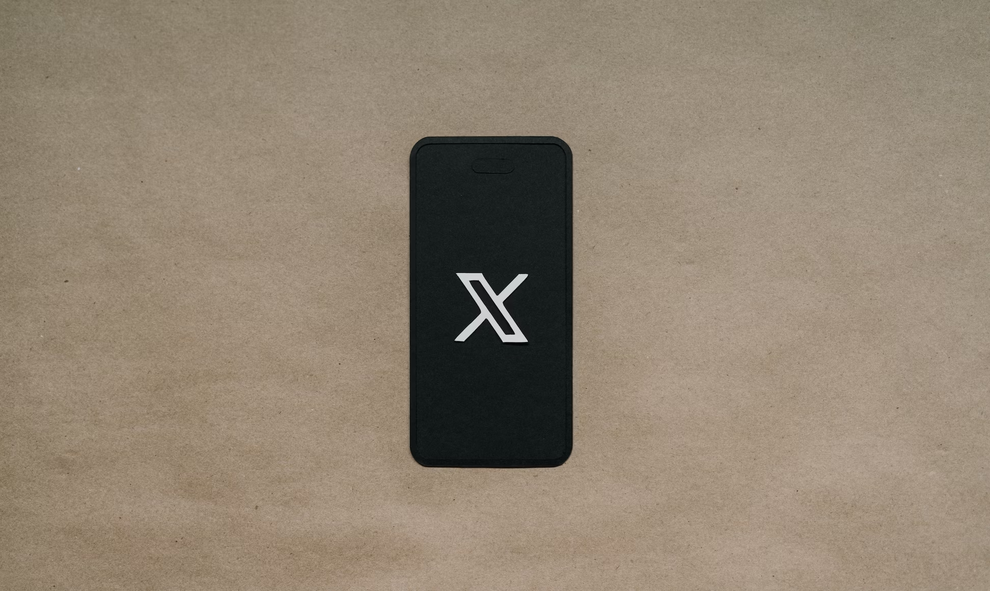 Logo da X em smartphone