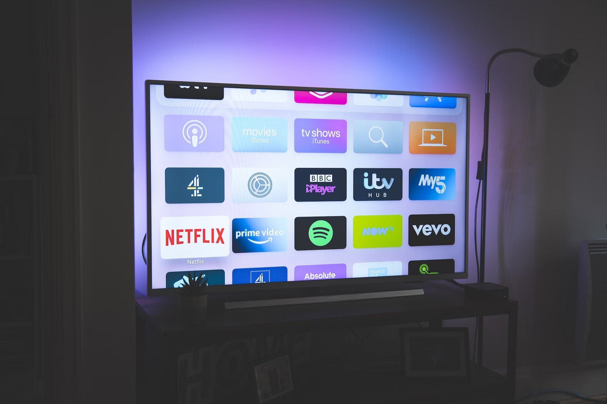 Smart TV con muchas aplicaciones activas