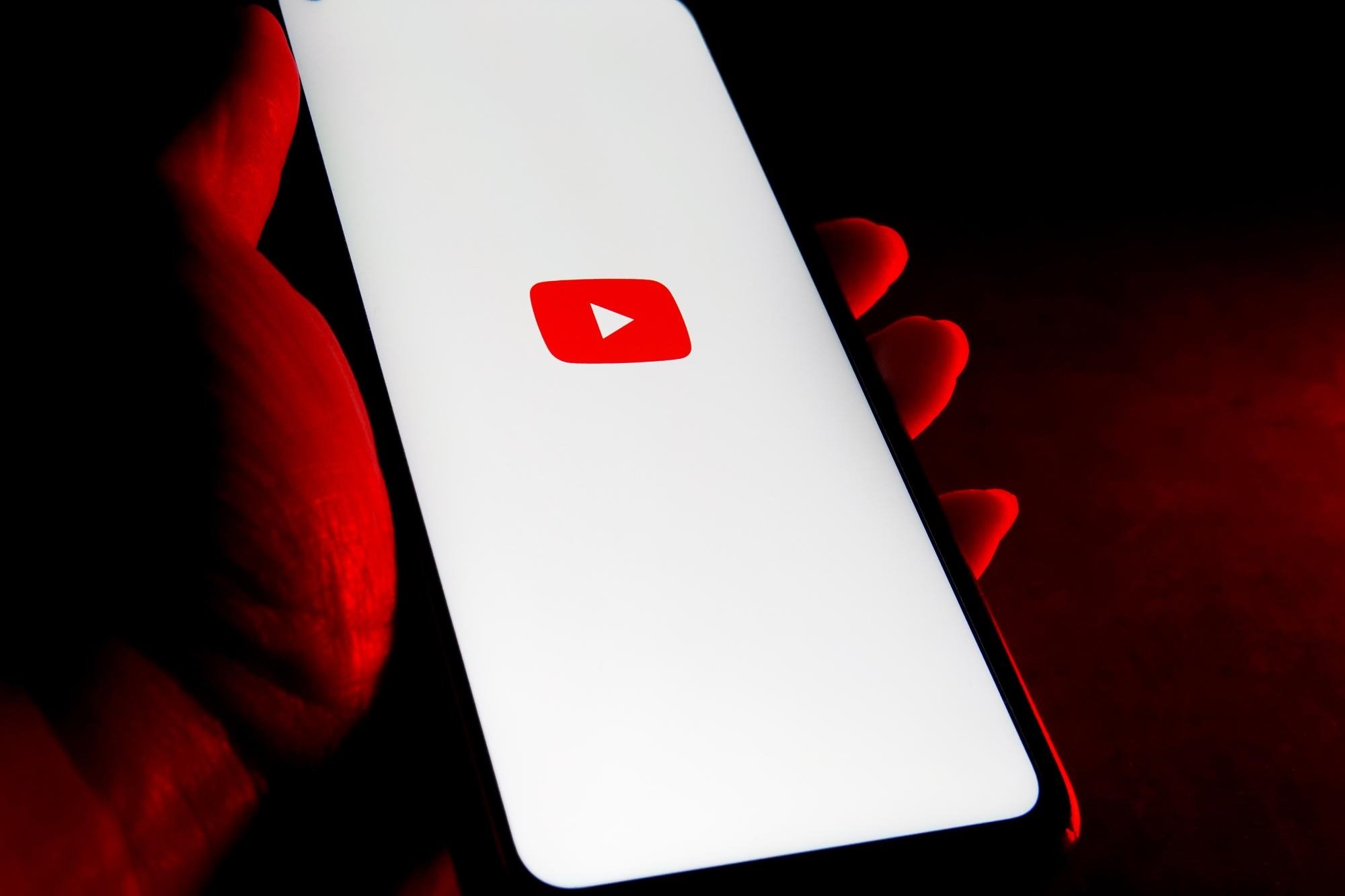 Logo do Youtube em smartphone