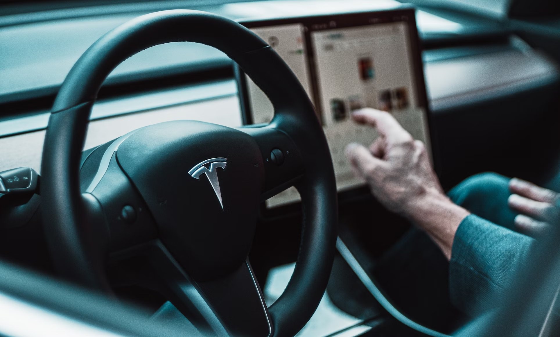 Falha em veículos da Tesla permite controlo por um Flipper Zero