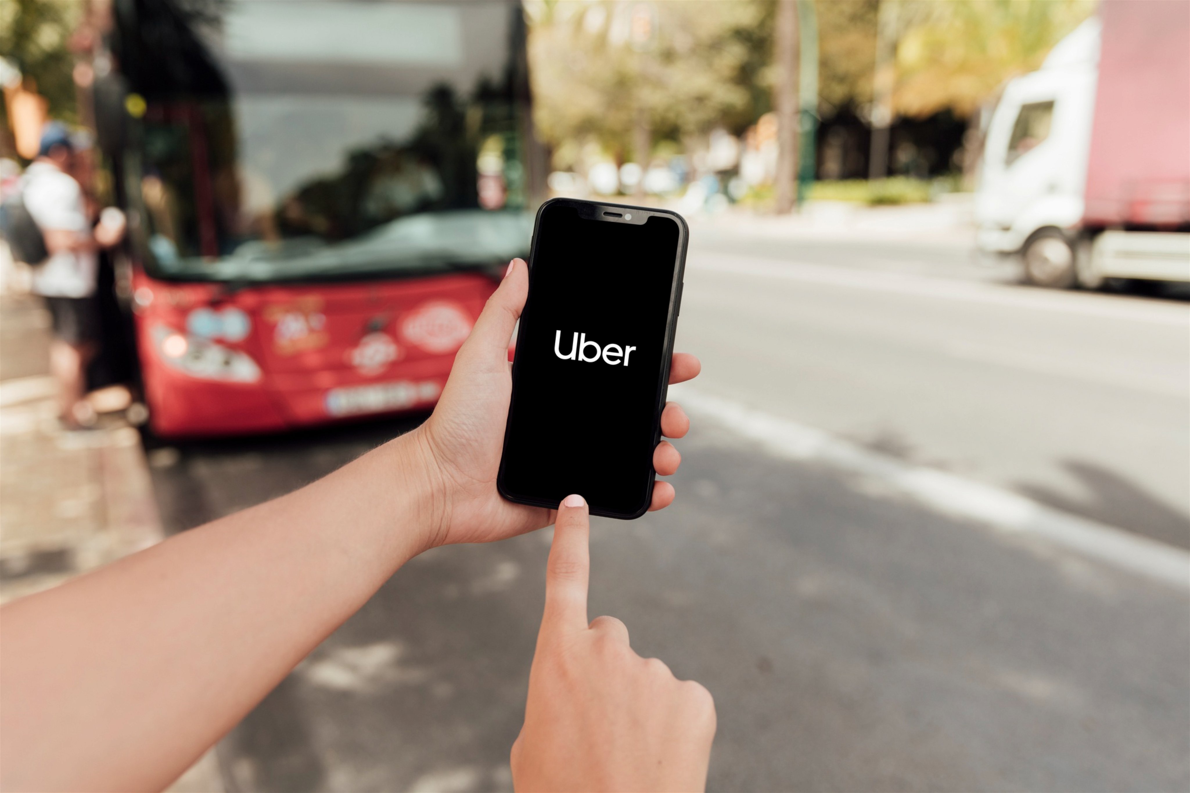 NOS está a oferecer dois meses gratuitos de Uber One