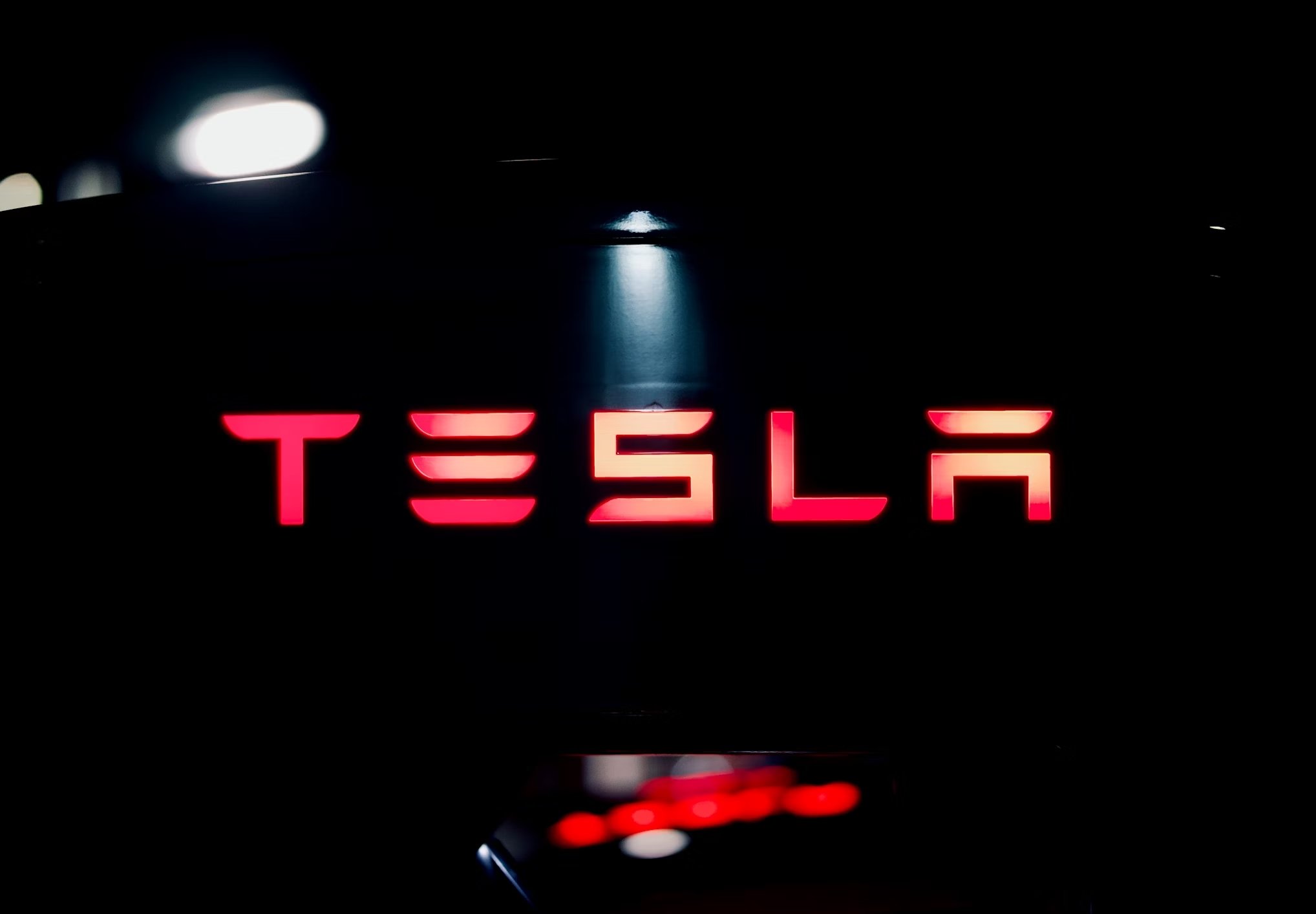 Tesla carregador logo