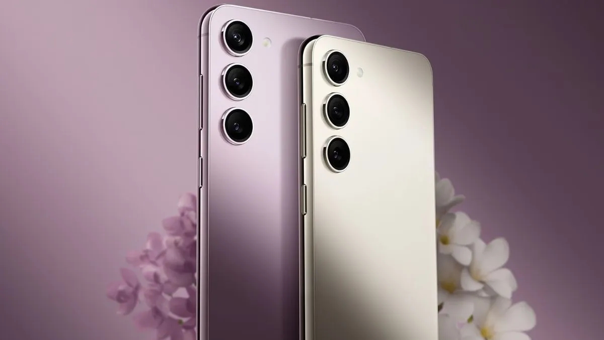 smartphones da Samsung em destaque, com as câmaras trasieras viradas para a frente