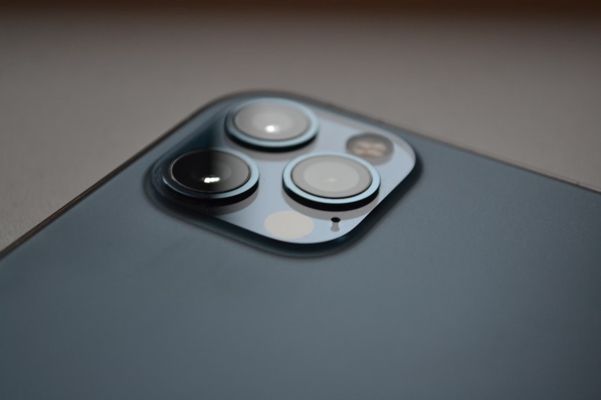 Apple pode começar a usar sensores de câmeras da Samsung no iPhone