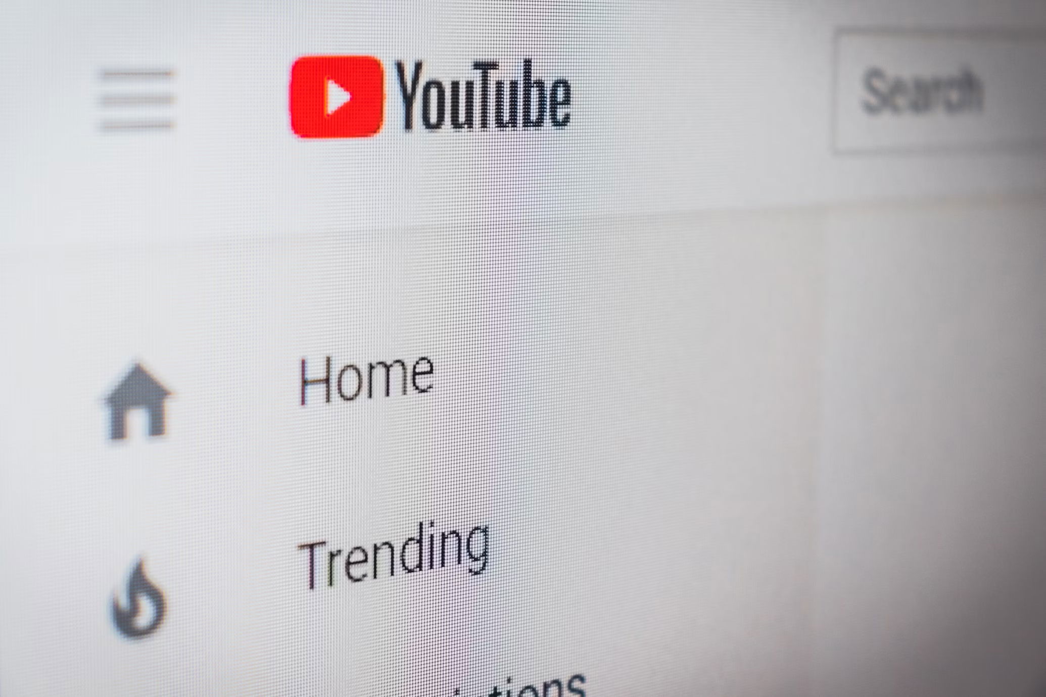 Rússia vai limitar velocidade do YouTube por sanção contra plataforma