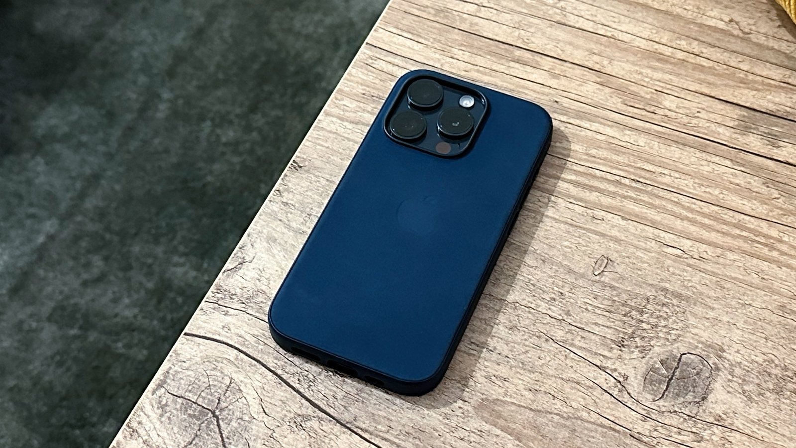 Apple capa finewoven